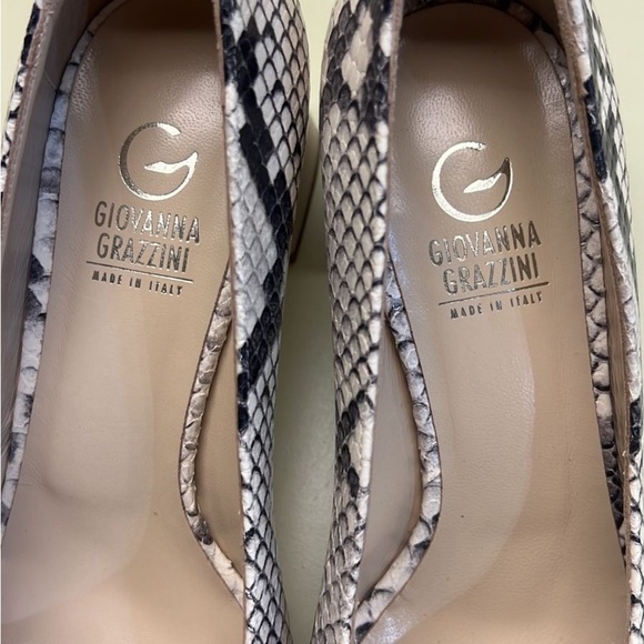 Made in Italy Giovanna Grazzini Black and Cream Snakeskin Heels with Pointed Toe - Picture 2 of 10